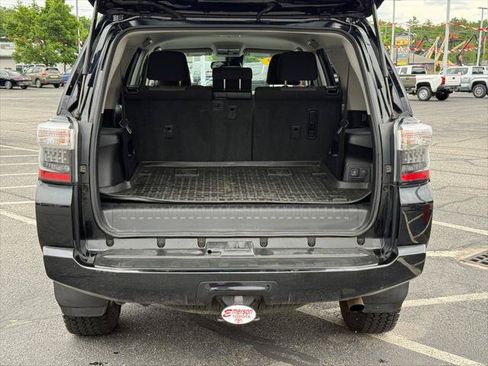 Certified 2022 Toyota 4Runner SR5 AWD/4WD image 5