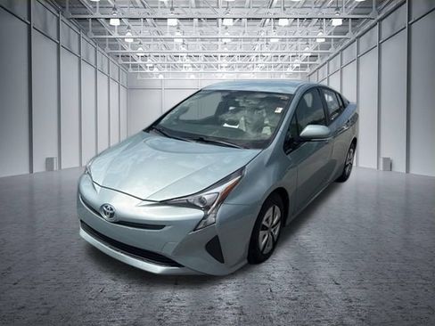 Used 2016 Toyota Prius Two FWD image 2