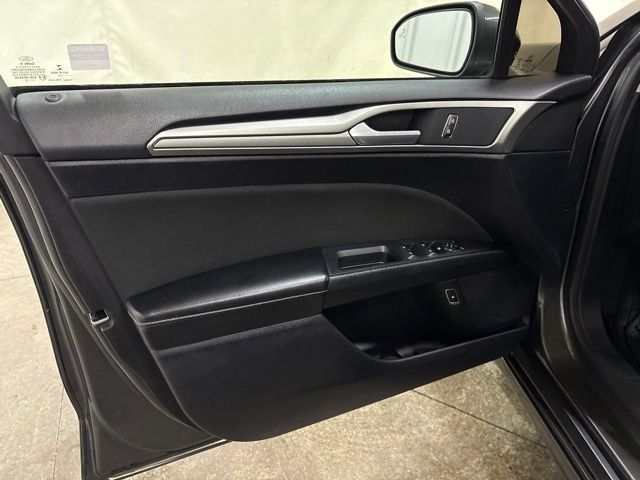 Used 2019 Ford Fusion SE FWD image 29