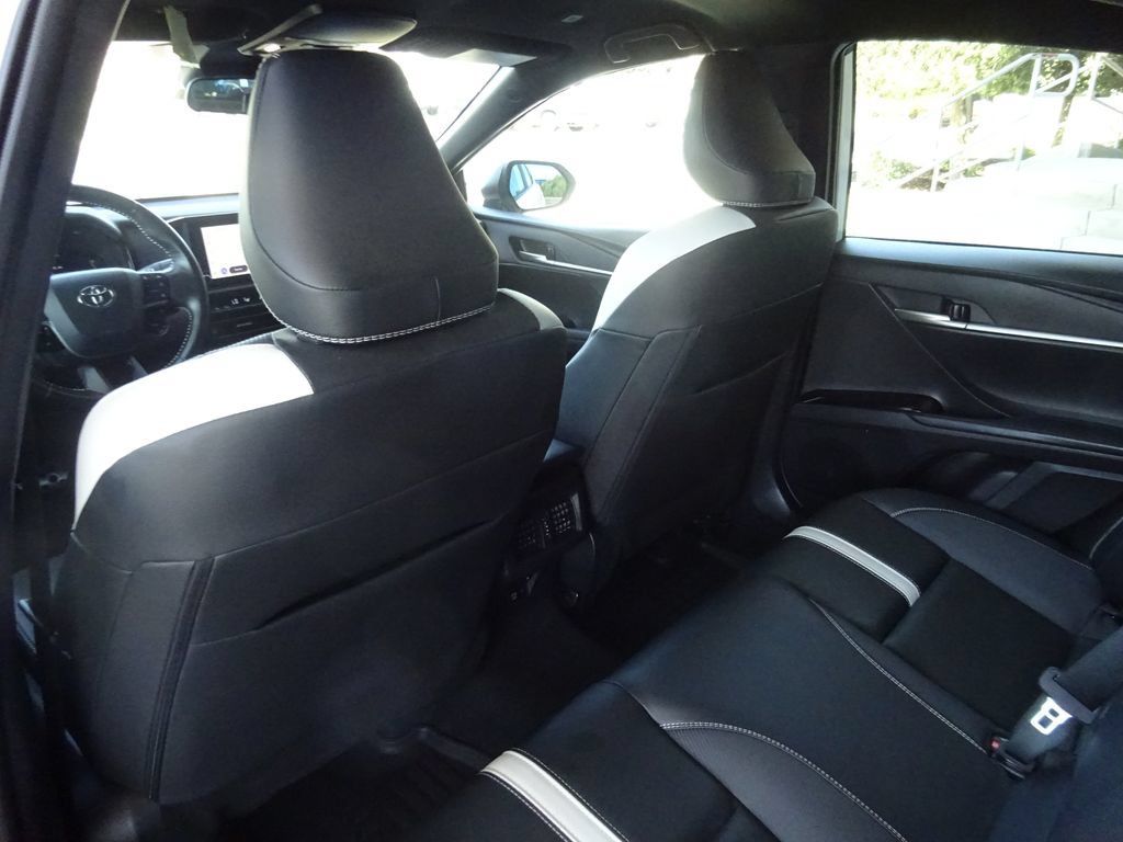 Used 2025 Toyota Camry SE FWD image 18