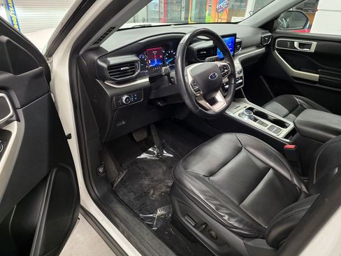 Used 2021 Ford Explorer XLT w/ Equipment Group 202A RWD image 15