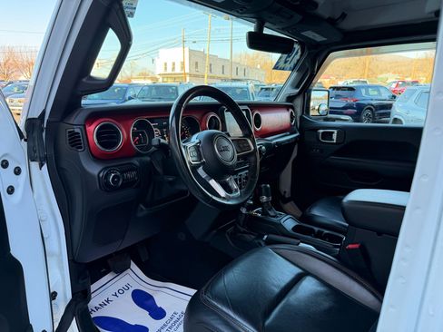 Used 2019 Jeep Wrangler Unlimited Rubicon w/ Dual Top Group image 12