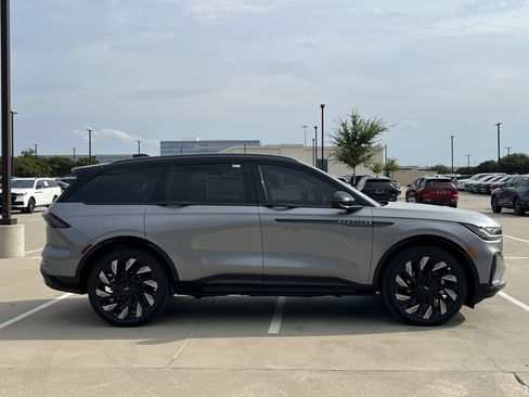 New 2025 Lincoln Nautilus Reserve w/ Jet Appearance Package image 10