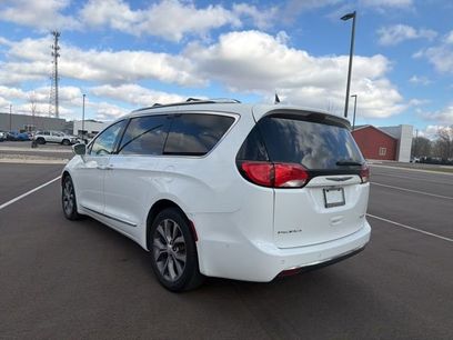 Used 2020 Chrysler Pacifica Limited w/ Tire & Wheel Group