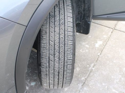 Used 2023 Nissan Rogue S image 12