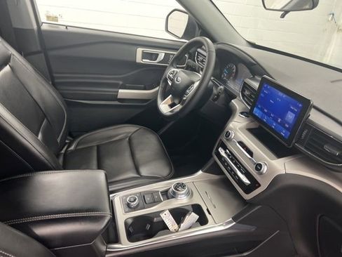 Used 2024 Ford Explorer XLT w/ Equipment Group 202A AWD/4WD image 27