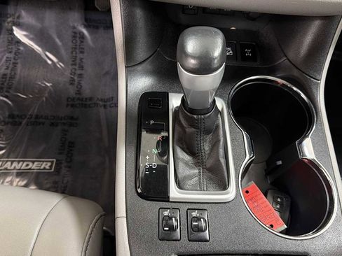 Used 2017 Toyota Highlander XLE image 22