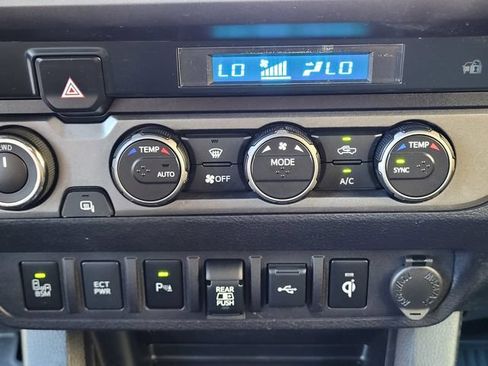 Certified 2022 Toyota Tacoma TRD Off-Road w/ Technology Package AWD/4WD image 25