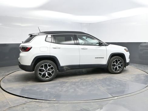 Used 2025 Jeep Compass Limited image 8