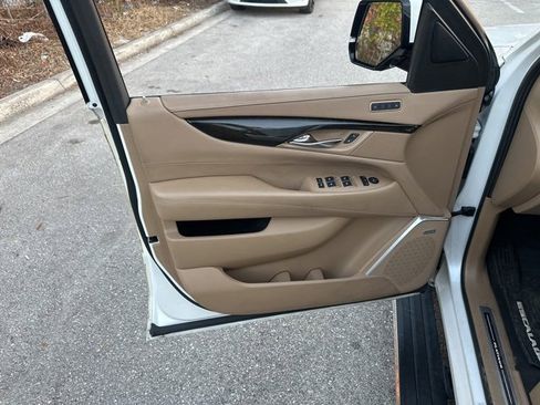 Used 2020 Cadillac Escalade ESV Platinum image 15