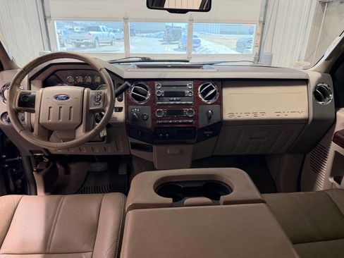 Used 2010 Ford F250 Lariat image 10