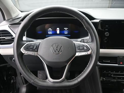 Used 2025 Volkswagen Taos SE AWD/4WD image 28