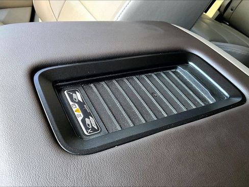 Used 2017 Chevrolet Suburban Premier AWD/4WD image 32