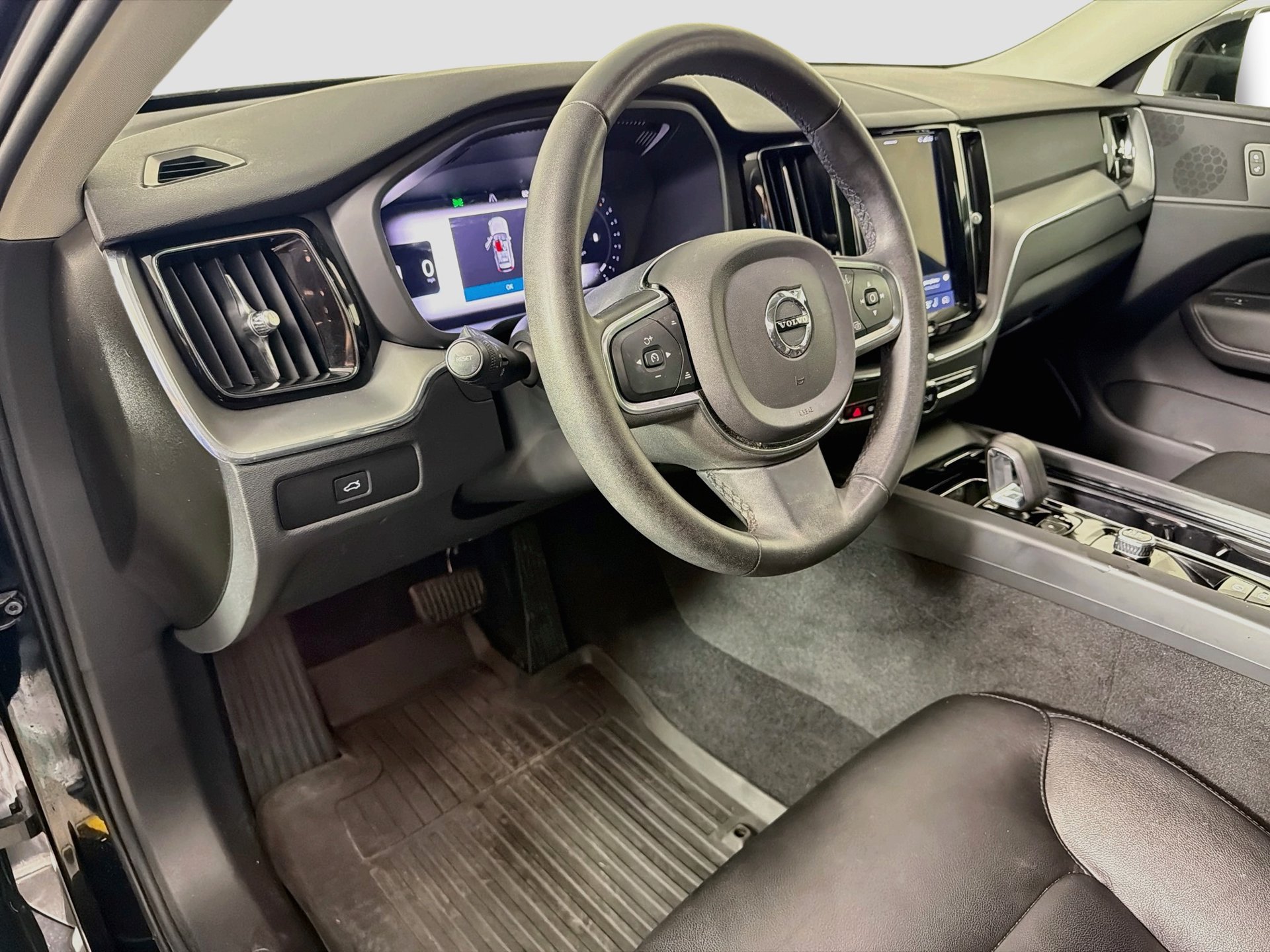 Used 2024 Volvo XC60 B5 Core AWD/4WD image 10
