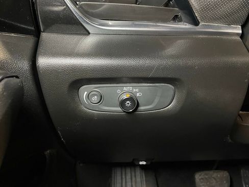 Used 2023 Chevrolet Traverse RS image 28