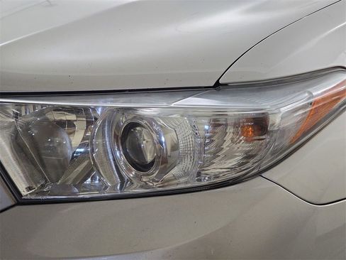 Used 2013 Toyota Highlander SE image 35