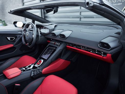 Used 2024 Lamborghini Huracan EVO image 37