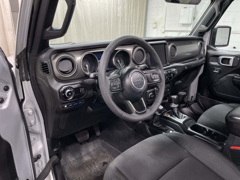Used 2023 Jeep Wrangler Unlimited w/ Sun & Screen Package AWD/4WD image 10