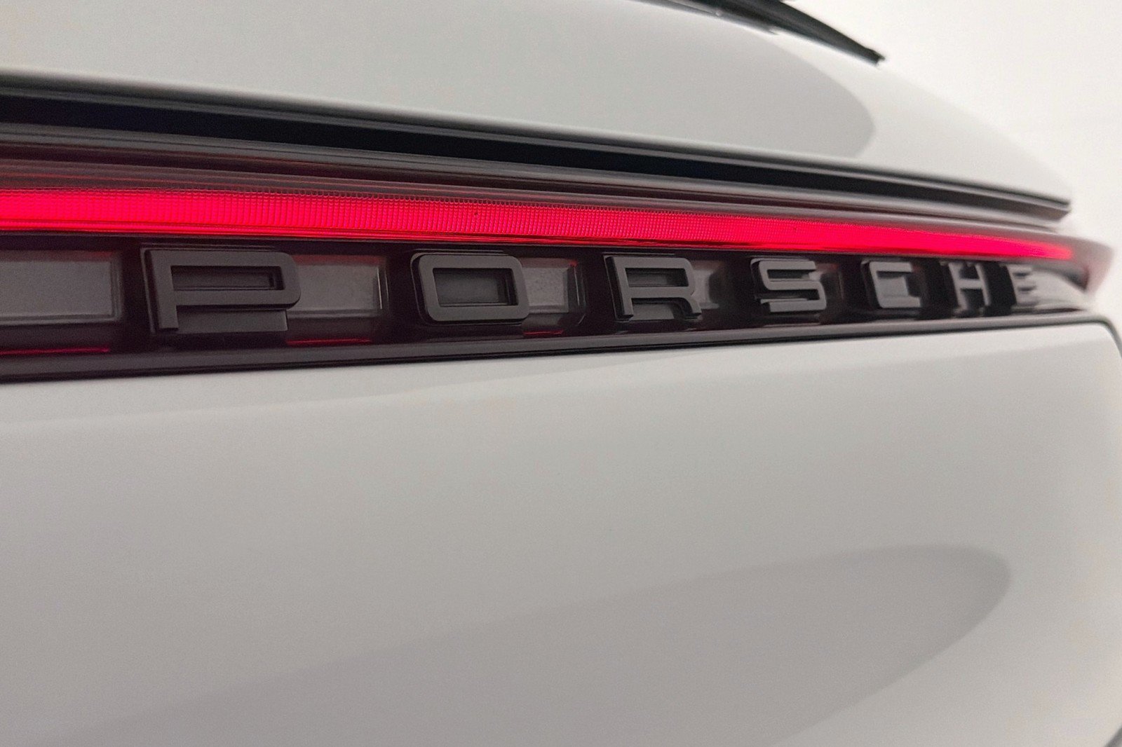 Used 2023 Porsche Macan AWD/4WD image 8