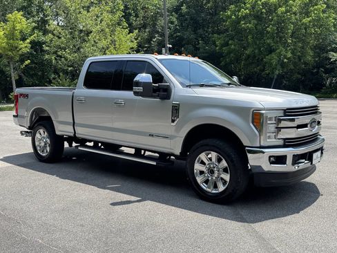 Used 2017 Ford F250 Lariat w/ Lariat Ultimate Package image 4