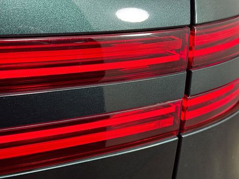 Used 2023 Genesis GV70 2.5T w/ Advanced Package image 33