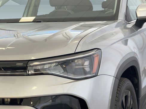 New 2026 Volkswagen Taos SE image 11