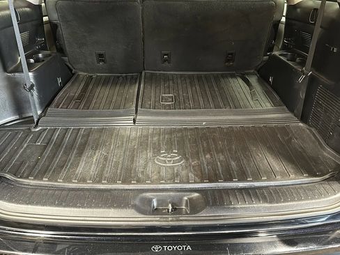 Used 2019 Toyota Highlander LE AWD/4WD image 15