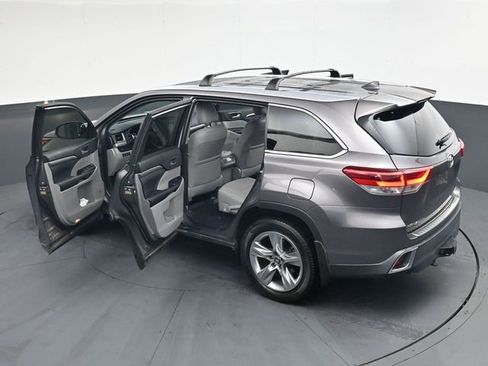 Used 2018 Toyota Highlander Limited AWD/4WD image 41