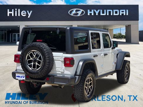 Used 2026 Jeep Wrangler Unlimited Rubicon AWD/4WD image 4
