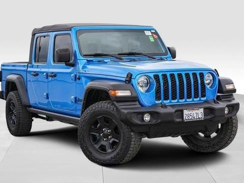 Used 2022 Jeep Gladiator Sport AWD/4WD image 2