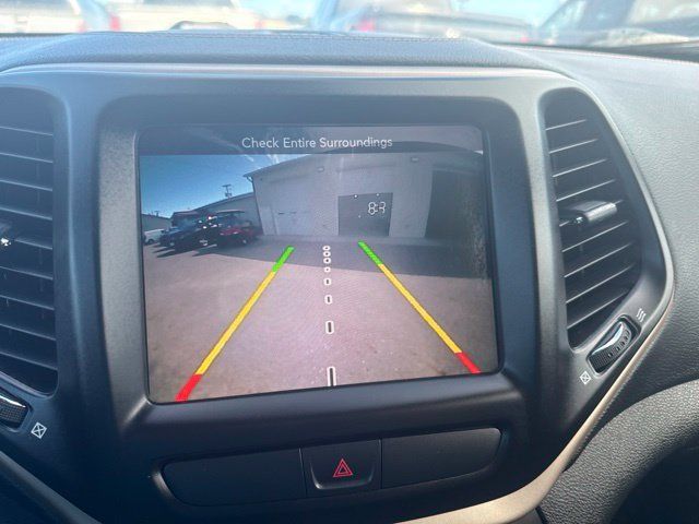 Used 2017 Jeep Cherokee Limited FWD image 28
