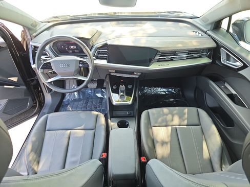 Used 2023 Audi Q4 e-tron Premium Plus w/ Premium Plus RWD image 9