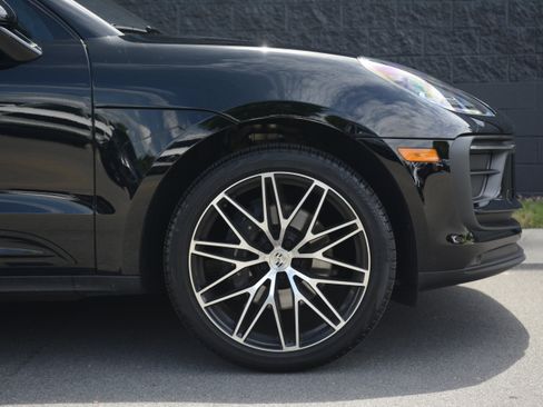 Certified 2026 Porsche Macan AWD/4WD image 7