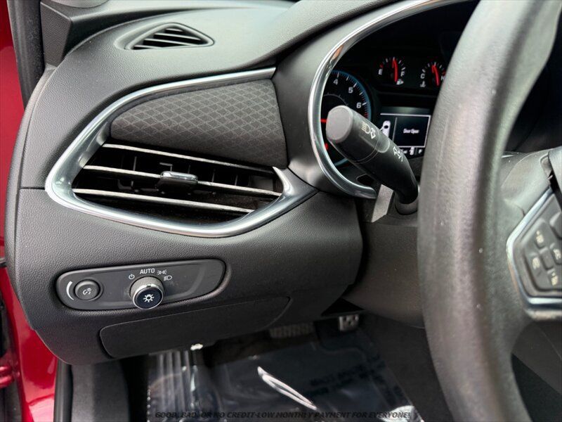 Used 2017 Chevrolet Malibu LT FWD image 22