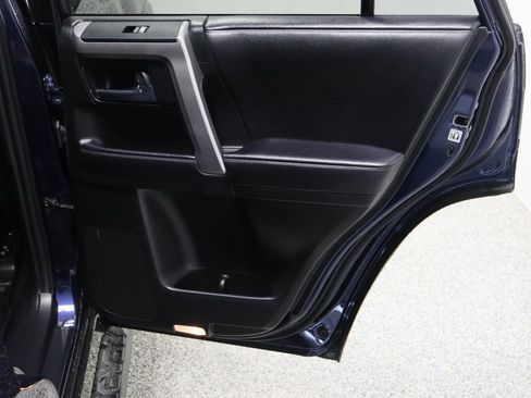Used 2022 Toyota 4Runner SR5 Premium w/ Moonroof Package RWD image 36