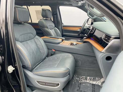 Used 2023 Jeep Grand Wagoneer Series III AWD/4WD image 24