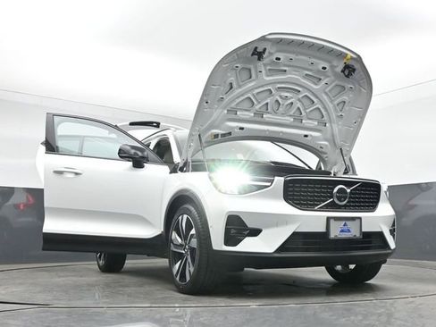 Used 2023 Volvo XC40 B5 Plus w/ Driver Assist Package AWD/4WD image 55