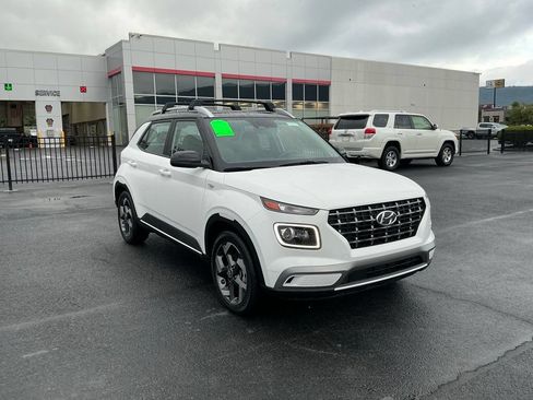 Certified 2023 Hyundai Venue Limited FWD image 3