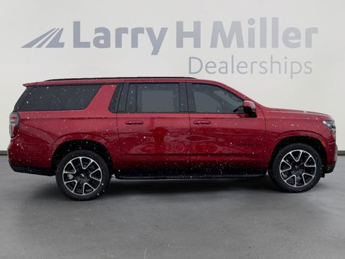 Used 2023 Chevrolet Suburban RST AWD/4WD image 8