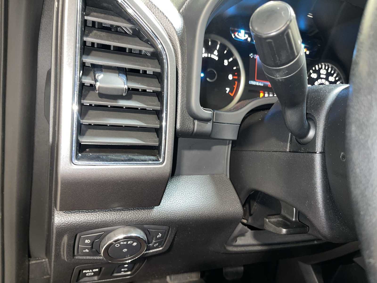 Used 2018 Ford F150 XLT w/ Equipment Group 302A Luxury AWD/4WD image 23