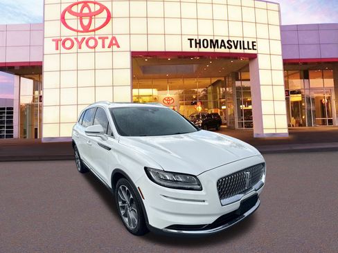 Used 2023 Lincoln Nautilus Reserve FWD image 3