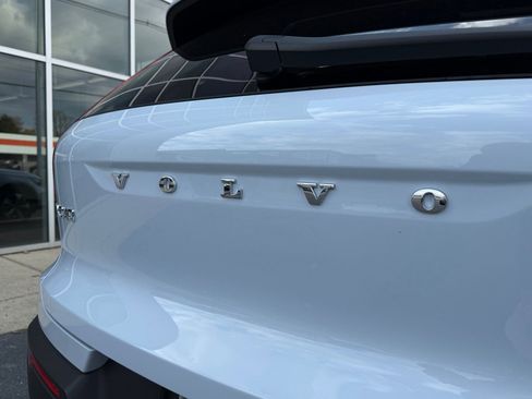 Used 2025 Volvo XC40 B5 Plus w/ Protection Package Premier image 10