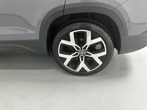 Certified 2023 Volkswagen Taos SEL AWD/4WD image 18