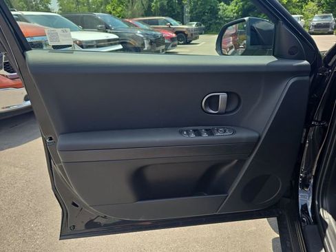 New 2025 Hyundai Ioniq 5 SE image 13