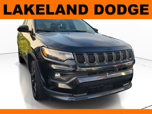 Used 2023 Jeep Compass Altitude AWD/4WD image 1