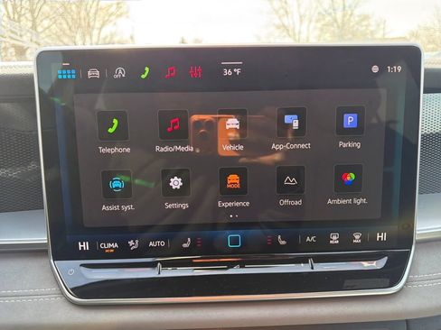 New 2026 Volkswagen Tiguan SE R-Line AWD/4WD image 19