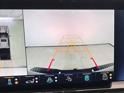 Used 2024 Chevrolet Silverado 2500 ZR2 w/ Technology Package image 37