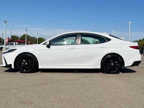 Used 2025 Toyota Camry SE FWD image 8