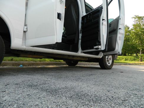 Used 2017 GMC Savana 2500 image 15