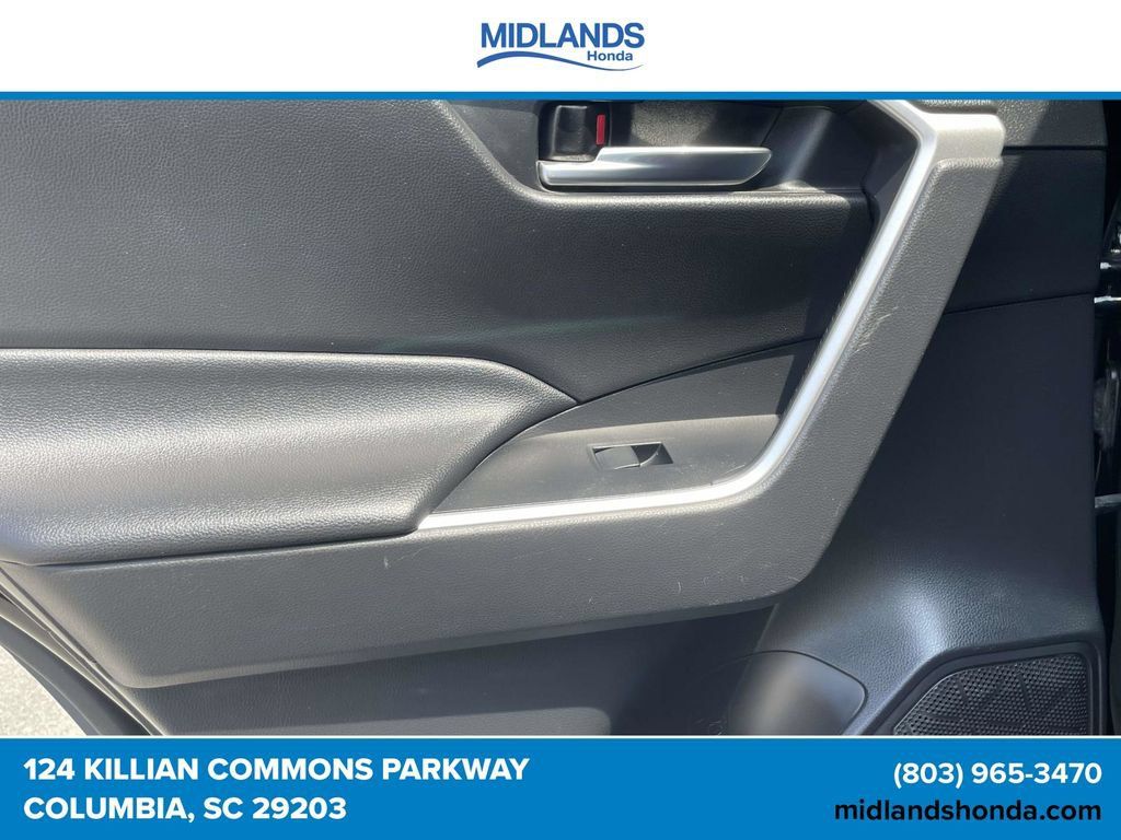Used 2021 Toyota RAV4 XLE AWD/4WD image 12